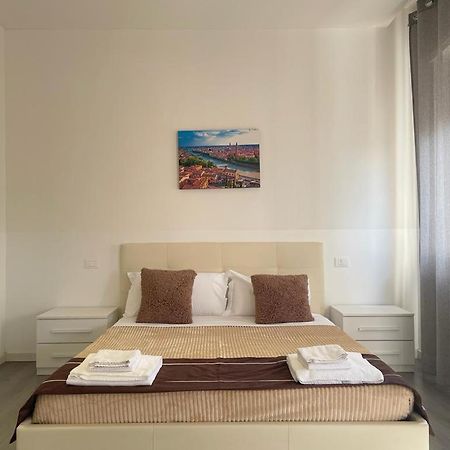 Confortini Rooms Sunday Verona Exterior foto