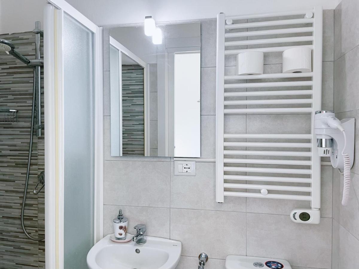 Confortini Rooms Sunday Verona Exterior foto