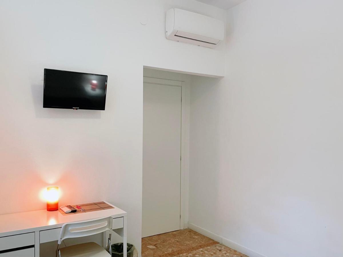 Confortini Rooms Sunday Verona Exterior foto