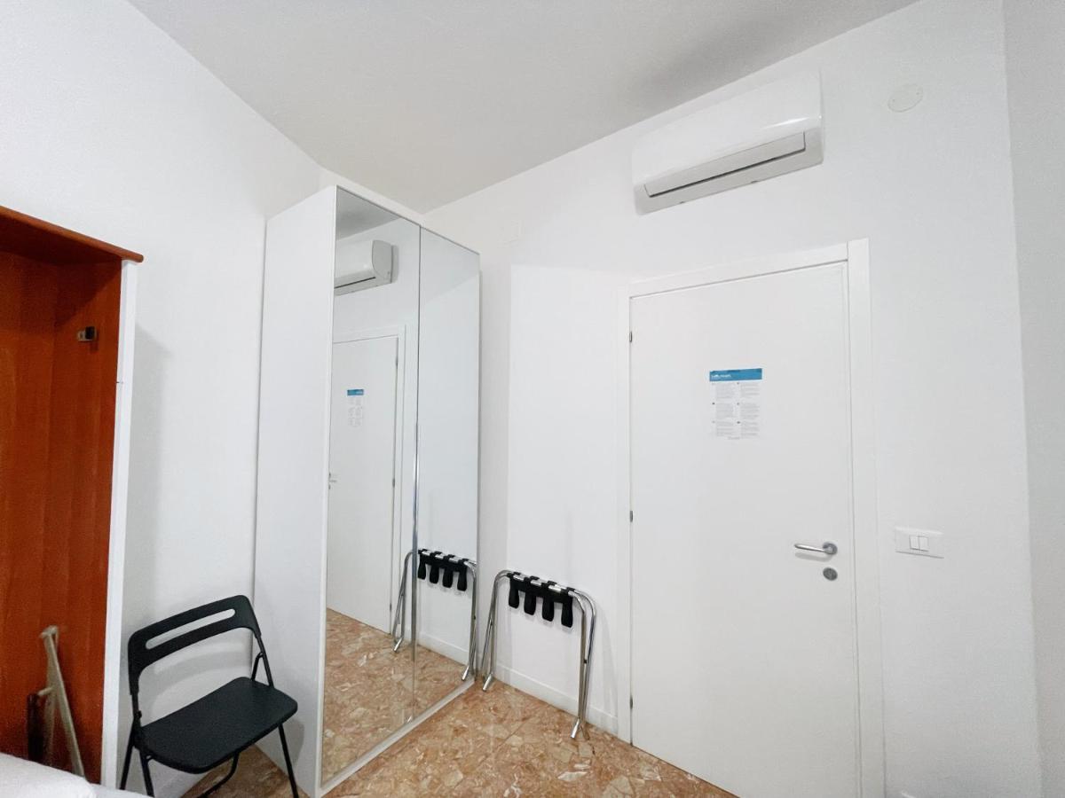 Confortini Rooms Sunday Verona Exterior foto